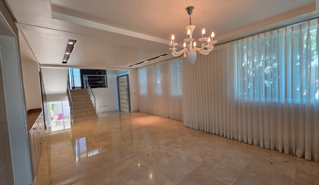 WhatsApp Image 2025-11-19 at 09.37.41 (2)