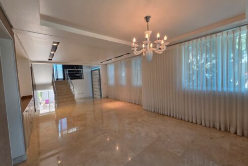 WhatsApp Image 2025-11-19 at 09.37.41 (2)