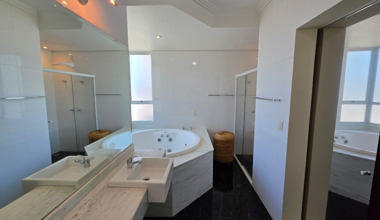 WhatsApp Image 2025-11-19 at 09.57.31