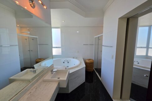 WhatsApp Image 2025-11-19 at 09.57.31