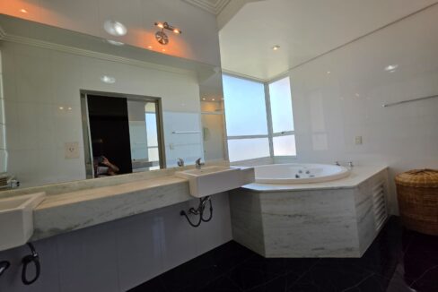 WhatsApp Image 2025-11-19 at 09.57.33